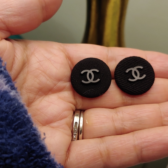 Authentic Chanel Buttons - Picture 5 of 6